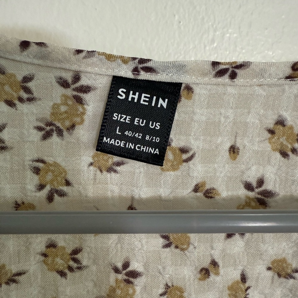 Floral Print Women's Top with Ruffles, size L - Picture 3 of 6